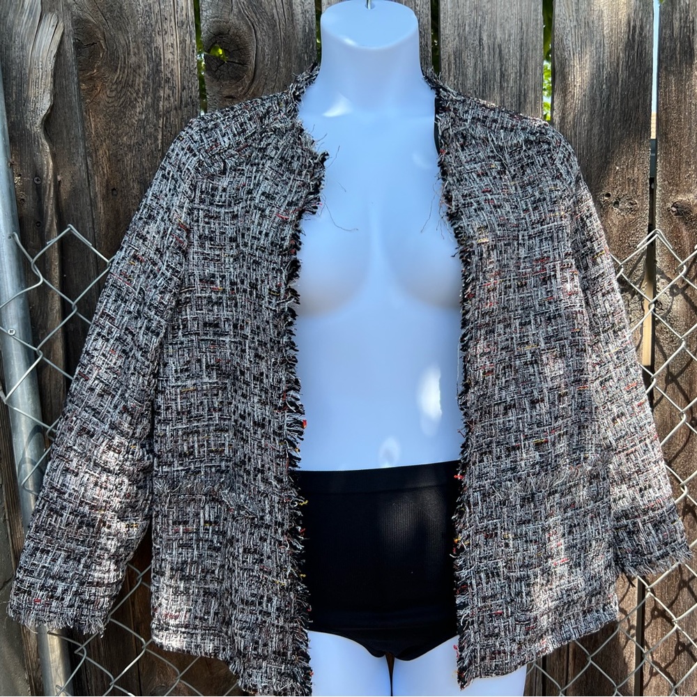 Get ready for a cozy night out! Great during cool evenings. A staple must have !
